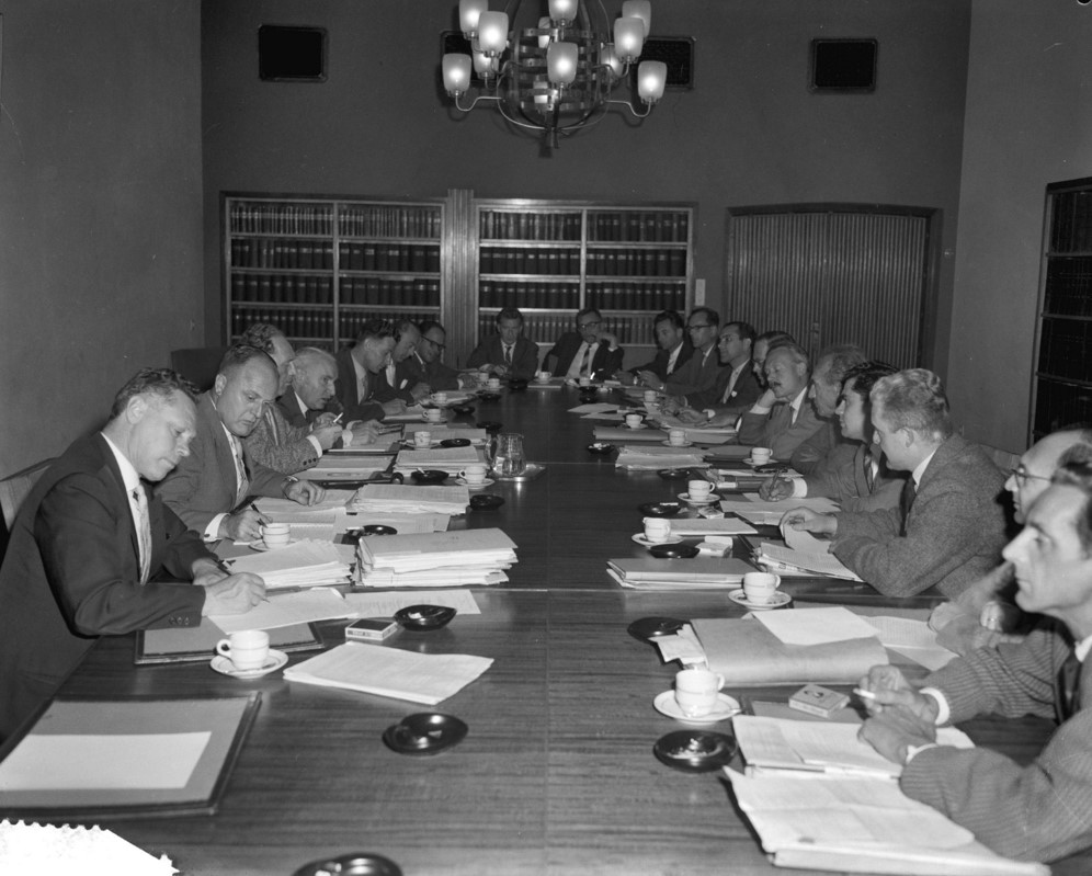 De Stichting van de Arbeid vergadert met het College van Rijksbemiddelaars op 29 september 1959.