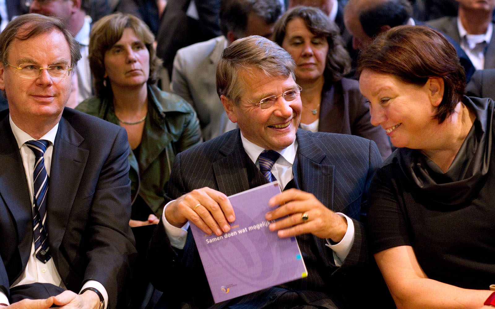 V.l.n.r. Bernard Wientjes, minister Piet Hein Donner van Sociale Zaken en Werkgelegenheid, Agnes Jongerius.